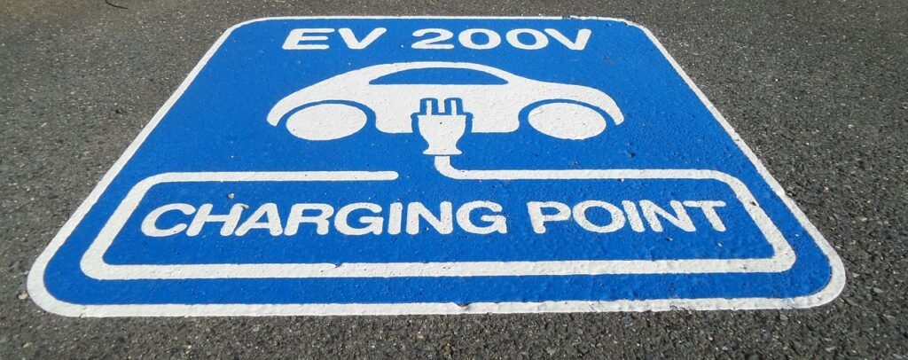 How Do Electric Vehicle Owners Manage Their Charging Schedules For Convenience?